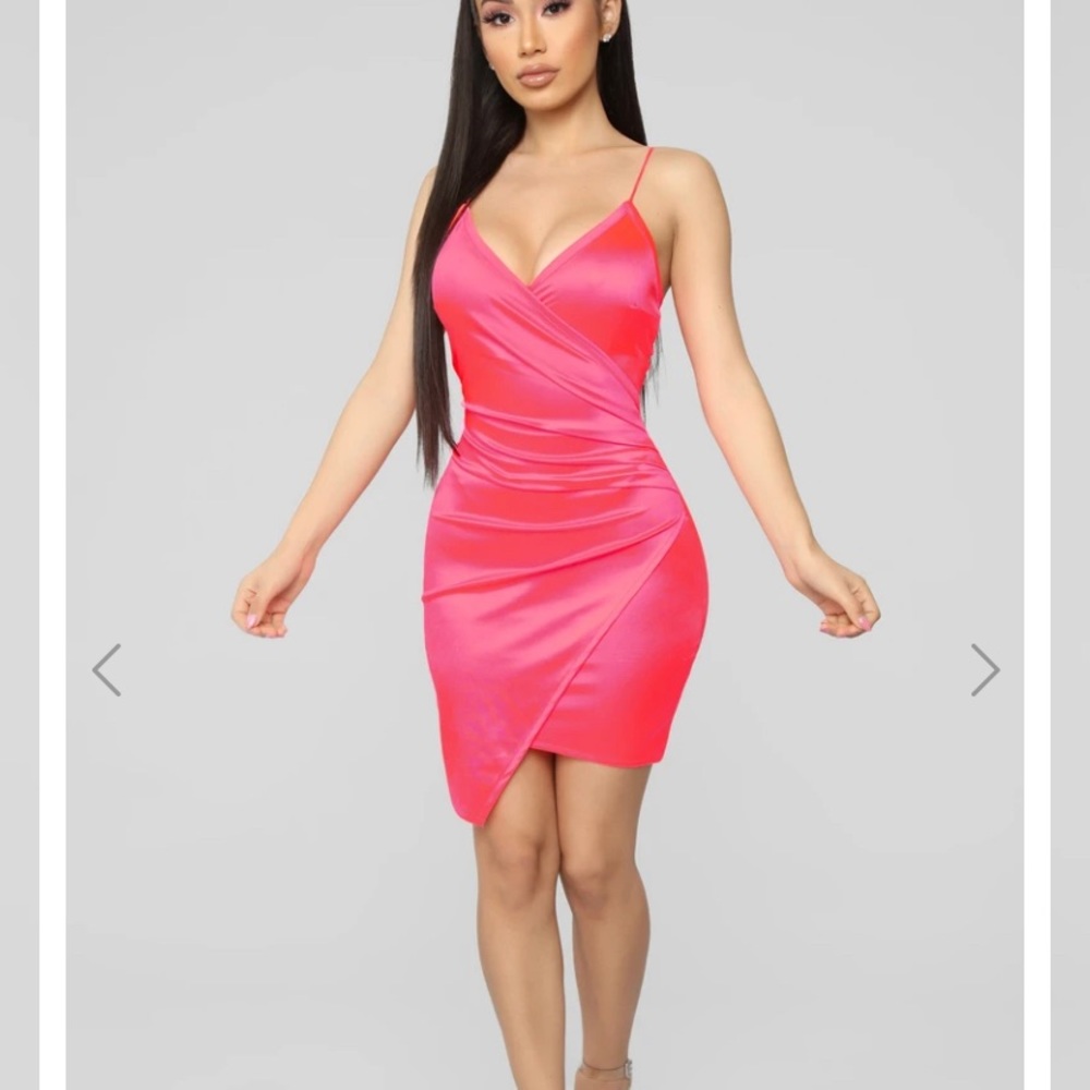 Fashion Nova 🔥 Backless Pink Dress